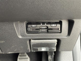 【ETC】有料道路を利用する際に料金所で停止することなく通過できる、ETC車載器(ノンストップ自動料金収受システム機器)が装備されています。セットアップを行うことで利用可能になります。
