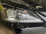 【3眼LEDヘッドライト】悪天候や夜間走行時も良好な視界を確保し安心して運転できる高輝度LEDヘッドライトを装備!点灯速度が早く、消費電力も抑えられています。