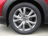 18インチ純正アルミホイールを装備。タイヤサイズは215/55R18となります。
