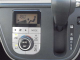 オートエアコンで温度調整も楽々