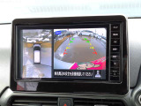 空の上から見下ろすような視点で駐車が出来る「アラウンドビューモニター」が表示されますので、駐車が苦手な方にも心強い味方になってくれるはずです♪