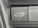 【パワーバックドア】スマートキーや運転席のボタンを押すだけでリアゲートが自動で開閉します!荷物を持っている時や、高い位置にあるバックドアを閉める際に便利な機能です♪