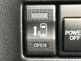 【パワースライドドア】スマートキーや運転席のスイッチでスライドドアの開閉が可能♪電動だから力を入れてドアを開ける必要が無く、小さいお子様でも、重い荷物を持っている時もラクに開け閉めできます♪