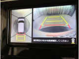 パノラミックビューモニター装備!トップビュー&フロントビュー・車両に取り付けたフロントとサイドとバックのカメラ映像を合成して画面上に表示させることで、低速時の運転を補助する装置です。