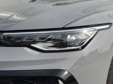 LEDマトリックスヘッドライト「IQ.LIGHT」フロントカメラで対向車や先行車を検知し、マトリックスモジュールに搭載されたLEDを個別に制御することで最適な配光を実現。