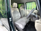 運転席シート廻りは使用感も少なく、良好な状態となっています。丁寧に使われていたことがよくわかりますね。