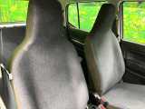 運転席まわりには十分なスペースがあり、大柄な方でもゆったり運転していただける環境です。
