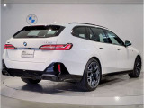 BMWのお車は、&ldquo;駆け抜ける歓び&rdquo;を体現しております。走行の安定性とコーナリングの良さを追求し、思い通りにハンドルの操作可能です。