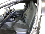 高いホールド性で運転姿勢が安定します。長距離ドライブでも疲れにくいのが魅力です。快適なドライビングライフをお送りください♪