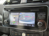 車を上から見下ろしているかのような映像で周囲の状況を確認できるアラウンドビューモニター。狭い駐車場や駐車が苦手な方でも安心。