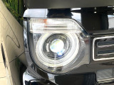 【LEDヘッドライト】悪天候や夜間走行時も良好な視界を確保し安心して運転できる高輝度LEDヘッドライトを装備!点灯速度が早く、消費電力も抑えられています。