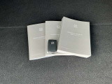 取扱説明書・整備手帳が保管されています。