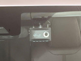 【ドライブレコーダー】ドライブレコーダー装備!走行中はもちろん、あおり運転や事故に遭遇した際、映像で記録し、万一のリスクに備えます。※記録用SDカードはお客様ご自身でご準備いただく必要があります。