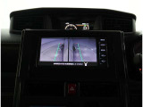 パノラミックビューモニター装備!サイドビュー・車両に取り付けたフロント、サイド、バックカメラの映像を合成して画面上に表示させることで、低速時の運転を補助する装置です。
