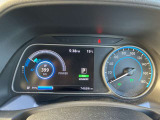 メーター内のディスプレイには運転をサポートするさまざまな情報を表示。