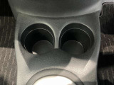 前部にドリンクホルダーあります♪運転中でも手が届きやすい位置にあって使い易いです♪