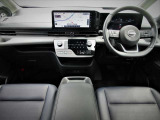 メーカー装着のメモリーナビ・ETC2.0・プロパイロット2.0・前後ドライブレコーダー・スマートルームミラー・オートエアコン・インテリジェントキー等を装備する運転席まわり。