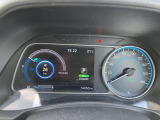メーター内のディスプレイには運転をサポートするさまざまな情報を表示。