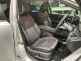 運転席は程よくホールド感のある形状をしておりますので、ロングドライブでも疲れにくくなっております。