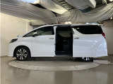 両側パワースライドドア付きだから、狭い駐車スペースなどでの 乗り降りラクラク!小さなお子さまのいるご家庭には嬉しい装備。