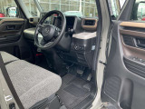 運転席足元