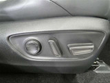 運転席電動シートは、シートポジションを細かく調整できるので長時間の運転もリラックスできますね。