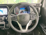 インテリアに合わせたデザインのステアリングは、運転される方のことも考え、運転しやすい形状、大きさです。是非一度、実際に触ってお確かめください。