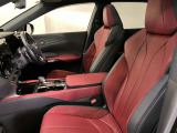 FSPORT専用本革スポーツシート。快適で操作性の良い運転の基本は、シートポジションです。