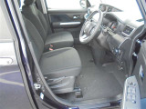足元広々の運転席です!