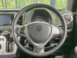 インテリアに合わせたデザインのステアリングは、運転される方のことも考え、運転しやすい形状、大きさです。是非一度、実際に触ってお確かめください。