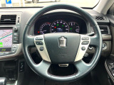 【純正革巻きステアリング】上質な革を使用することで、手にしっかり馴染みとても運転しやすいハンドルです♪