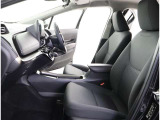 高いホールド性で運転姿勢が安定します。長距離ドライブでも疲れにくいのが魅力です。快適なドライビングライフをお送りください♪