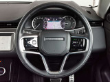 RANGEROVERのエレガントなステアリングはソフトレザーの握り心地の良いレザーを使用しています。