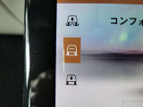 【エアサスペンション:MOP価格 250,000円】ヴェラールには珍しいエアサスペンションが付いておりますので楽に乗り降り可能です。