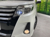 【LEDヘッドライト】悪天候や夜間走行時も良好な視界を確保し安心して運転できる高輝度LEDヘッドライトを装備!点灯速度が早く、消費電力も抑えられています。