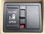 【パワースライドドア】スマートキーや運転席のスイッチでスライドドアの開閉が可能♪電動だから力を入れてドアを開ける必要が無く、小さいお子様でも、重い荷物を持っている時もラクに開け閉めできます♪