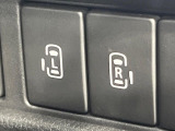 【両側パワースライドドア】スマートキーや運転席のスイッチで後席両側スライドドアの開閉が可能♪電動だから力を入れてドアを開ける必要が無く、小さなお子様でも簡単に開け閉めでき快適です♪