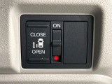 【パワースライドドア】スマートキーや運転席のスイッチでスライドドアの開閉が可能♪電動だから力を入れてドアを開ける必要が無く、小さいお子様でも、重い荷物を持っている時もラクに開け閉めできます♪