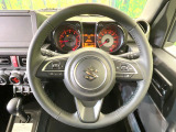 【純正革巻きステアリング】上質な革を使用することで、手にしっかり馴染みとても運転しやすいハンドルです♪