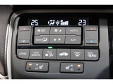 運転席と助手席の温度設定の変更が可能な左右独立タイプのデュアルエアコンです♪♪♪暑がりな人・寒がりな人も誰もが車内を快適にお過ごしいただけます♪♪♪