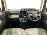 【インパネ】運転のしやすさを最優先に設計された見晴らしの良いフロントビュー。車両間隔が掴みやすく狭い道でも安心♪「安全」と「品質」を最優先に、安心してお乗りいただけるクルマを提供いたします。