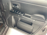 【パワーウインドウ】運転席のスイッチで、各席の窓ガラスの開閉ができます!あると便利ですよね!