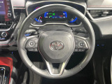 【純正革巻きステアリング】上質な革を使用することで、手にしっかり馴染みとても運転しやすいハンドルです♪【LEDヘッドライト】悪天候や夜間走行時も良好な視界を確保し安心して運転できる高輝度LEDヘッドラ