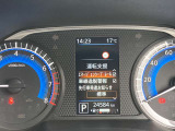 エマージェンシーブレーキは前方の車両や歩行者との衝突回避をサポートします。車両や歩行者と衝突の恐れがある時に警報とブレーキにより、運転者の衝突回避操作を支援します。