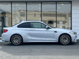BMWを熟知したメカニックによる、360度の納車前点検。ドイツ本国と同様の教育・訓練を受けたメカニックが徹底的に点検、整備した後にお客様にお引渡しします。