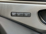 運転席はお二人までのシートポジションメモリー機能付きです。
