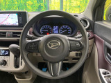 【スマートアシストⅢ】走行中に前方の車両等を認識し、衝突しそうな時は警報とブレーキで衝突回避と被害軽減をアシスト。より安全にドライブをお楽しみいただけます。