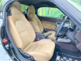 運転席シート廻りは使用感も少なく、良好な状態となっています。丁寧に使われていたことがよくわかりますね。
