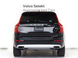XC90には、フルサイズSUVにふさわしい余裕ある力強さと、自信に満ちた佇まいが備わっています。ボルボ伝統のスタイリングを継承し、力強い存在感を、精巧かつ繊細に形にしたデザインです。