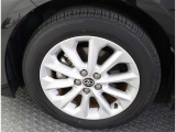 かっこいいホイールですね。 車のイメージを大きく左右するホイール部分はコダワリを持ちたいですね。